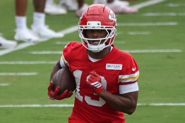 ST. JOSEPH, MO - JULY 29: Cyrus Allen 13 runs with the ball during the Kansas City Chiefs training camp on July 29, 2026 at Missouri Western State University in St. Joseph, MO. (Photo by Scott Winters Icon Sportswire) NFL, American Football Herren, USA JUL 29 Chiefs Training Camp EDITORIAL USE ONLY Icon2607290779