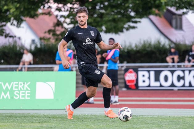 Freisteller Einzelbild Daniel Hülsenbusch (SSV Ulm 1846 Fußball, 04) VfB Friedrichshafen vs. SSV Ulm 1846 Fußball, Fussball, Wfv-Pokal, 2. Runde, Zeppelinstadion Friedrichshafen 29.07.26 VfB Friedrichshafen vs. SSV Ulm 1846 Fußball, Fussball, Wfv-Pokal, 2. Runde, Zeppelinstadion Friedrichshafen 29.07.26 Friedrichshafen *** Cropped Single Image: Daniel Hülsenbusch, SSV Ulm 1846 Soccer, 04 VfB Friedrichshafen vs. SSV Ulm 1846 Soccer, WfV Cup, 2nd Round, Zeppelin Stadium, Friedrichshafen, July 29, 2026, VfB Friedrichshafen vs. SSV Ulm 1846 Soccer, WfV Cup, 2nd Round, Zeppelin Stadium, Friedrichshafen, July 29, 2026, Friedrichshafen Copyright: xEibner-Pressefotox EP_EER