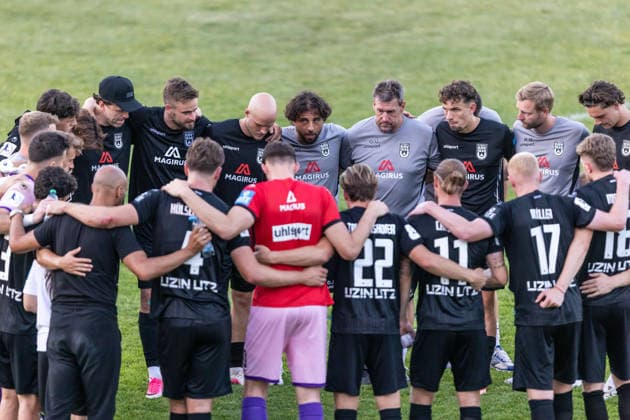 Team Teamkreis Mannschaft Mannschaftskreis SSV Ulm 1846 Fußball v.l. Jens Elsholz (SSV Ulm 1846 Fußball, Zeugwart), Lucas Röser (SSV Ulm 1846 Fußball, 09), Marcel Seegert (SSV Ulm 1846 Fußball, 25), Daniel Jungwirth (SSV Ulm 1846 Fußball, Cheftrainer), Oliver Unsöld (SSV Ulm 1846 Fußball, Co-Trainer), Marco Gölz (SSV Ulm 1846 Fußball, 21), Martin Minks (SSV Ulm 1846 Fußball, Co-Trainer) VfB Friedrichshafen vs. SSV Ulm 1846 Fußball, Fussball, Wfv-Pokal, 2. Runde, Zeppelinstadion Friedrichshafen 29.07.26 VfB Friedrichshafen vs. SSV Ulm 1846 Fußball, Fussball, Wfv-Pokal, 2. Runde, Zeppelinstadion Friedrichshafen 29.07.26 Friedrichshafen *** Team Team Circle Squad Team Circle SSV Ulm 1846 Soccer (from left) Jens Elsholz, SSV Ulm 1846 Soccer, equipment manager; Lucas Röser, SSV Ulm 1846 Soccer, 09; Marcel Seegert, SSV Ulm 1846 Soccer, 25; Daniel Jungwirth SSV Ulm 1846 Soccer, Head Coach, Oliver Unsöld SSV Ulm 1846 Soccer, Assistant Coach, Marco Gölz SSV Ulm 1846 Soccer, 21, Martin Minks SSV Ulm 1846 Soccer, Assistant Coach VfB Friedrichshafen vs. SSV Ulm 1846 Soccer, Soccer, Wfv Cup, 2nd Round, Zeppelinstadion Friedrichshafen July 29, 2026 VfB Friedrichshafen vs. SSV Ulm 1846 Soccer, Soccer, WfV Cup, 2nd Round, Zeppelin Stadium, Friedrichshafen, July 29, 2026, Friedrichshafen Copyright: xEibner-Pressefotox EP_EER