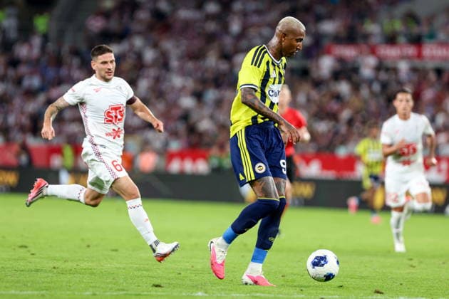 29.07.2025, Zabrze Liga Mistrzow UEFA sezon 2026 27 runda II kwalifikacji, Gornik Zabrze - Fenerbahce SK Stambul - UEFA Champions League football Match season 2026 27 round II qualification Gornik Zabrze - Fenerbahce SK Stambul Nz. Erik Janza Talisca Fot. Michal Chwieduk Arena Akcji NEWSPIX.PL --- newspix.pl 
