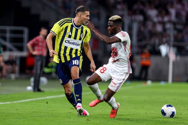 29.07.2025, Zabrze Liga Mistrzow UEFA sezon 2026 27 runda II kwalifikacji, Gornik Zabrze - Fenerbahce SK Stambul - UEFA Champions League football Match season 2026 27 round II qualification Gornik Zabrze - Fenerbahce SK Stambul Nz. Mert Muldur Taofeek Ismaheel Fot. Michal Chwieduk Arena Akcji NEWSPIX.PL --- newspix.pl 