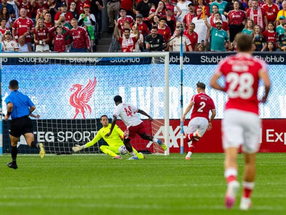 Football - Pre-Season - Liverpool FC v Wrexham AFC NEW YORK, USA - Wednesday, July 29, 2026: Liverpool s Josh Abe sees his shot saved by Wrexham s goalkeeper Danny Ward (L) during a pre-season friendly match between Liverpool FC and Wrexham AFC at Yankee Stadium. (Photo by David Rawcliffe Propaganda) NEW YORK Yankee Stadium NEW YORK UNITED STATES OF AMERICA  Copyright: xDavidxRawcliffex P2026-07-29-Liverpool_Wrexham-31