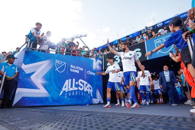 CHARLOTTE, NORTH CAROLINA - JULY 29, 2026: Thomas Müller of the MLS, Fussball Herren, USA All-Stars waves at fans and walks onto pitch during the 2026 MLS All-Star Game between the MLS All-Stars and LIGA MX All-Stars at Bank of America Stadium in Charlotte, North Carolina. (Photo by Dennis Rojas Di Sports Photo Agency) Charlotte Bank of America Stadium North Carolina Copyright: xDennisxRojasx
