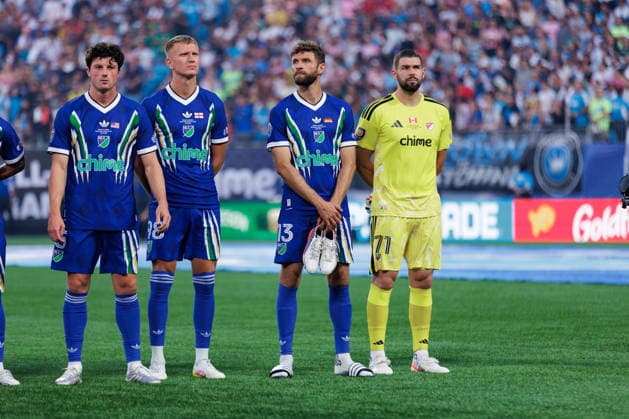 CHARLOTTE, NORTH CAROLINA - JULY 29, 2026: Thomas Müller of the MLS, Fussball Herren, USA All-Stars stands during national anthem prior to the star of the 2026 MLS All-Star Game between the MLS All-Stars and LIGA MX All-Stars at Bank of America Stadium in Charlotte, North Carolina. (Photo by Dennis Rojas Di Sports Photo Agency) Charlotte Bank of America Stadium North Carolina Copyright: xDennisxRojasx