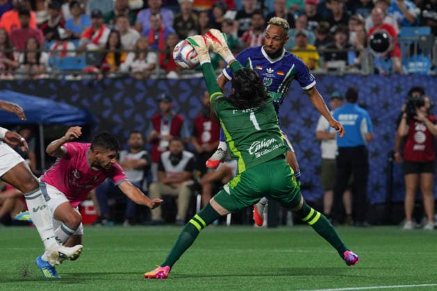 Hany Mukhtar (top) of MLS, Fussball Herren, USA All Stars in action during the Major League Soccer All-Star Game between MLS All Stars and Liga MX All-Stars at Bank of America stadium in Charlotte, USA, 29 jULY 2026. All-Star Game: MLS All Stars vs. Liga MX All-Stars !ACHTUNG: NUR REDAKTIONELLE NUTZUNG!  Copyright: xKennethxFernandezx GR4021 20260730-55021027111_1