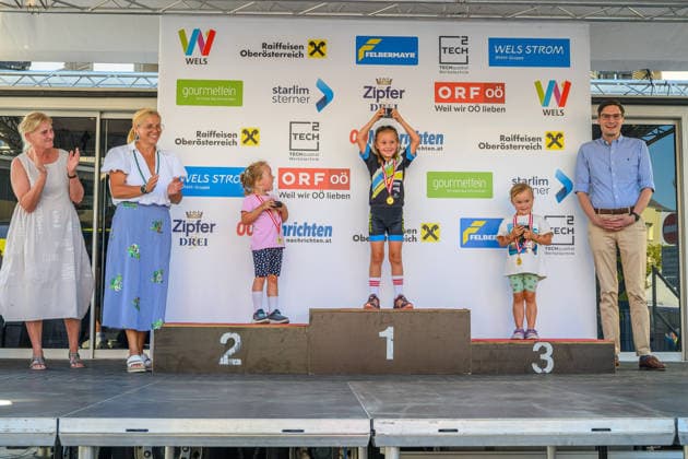 wels, austria, 29 july 2026, bicycle race welser innenstadtkriterium, awarding ceremony of the kid s race *** Wels, Österreich, 29. Juli 2026, Radrennen Welser Innenstadtkriterium , Siegerehrung des Kinderrennens Copyright: xx