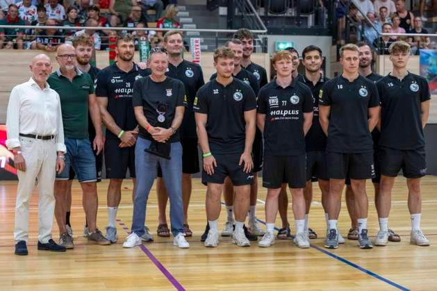 HBL - 26 27 Testspiel SC Magdeburg vs.HSC 2000 Coburg Testspiel Halle, Deutschland 29.Juli 2026: HBL - 26 27 Testspiel SC Magdeburg vs.HSC 2000 Coburg Testspiel Die Mannschaft des USV Halle Handball Halle-Neustadt SWH.arena Sachsen-Anhalt Deutschland *** HBL 26 27 Exhibition Match: SC Magdeburg vs. HSC 2000 Coburg Exhibition Match, Halle, Germany July 29, 2026 HBL 26 27 Exhibition Match SC Magdeburg vs. HSC 2000 Coburg Exhibition Match The USV Halle Handball Halle Neustadt SWH Arena team, Saxony-Anhalt, Germany