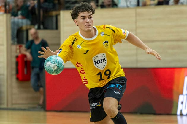 HBL - 26 27 Testspiel SC Magdeburg vs.HSC 2000 Coburg Testspiel Halle, Deutschland 29.Juli 2026: HBL - 26 27 Testspiel SC Magdeburg vs.HSC 2000 Coburg Testspiel Im Bild:Yaacob Belbey (Coburg) mit Ball, Halle-Neustadt SWH.arena Sachsen-Anhalt Deutschland *** HBL 26 27 Friendly Match: SC Magdeburg vs. HSC 2000 Coburg, Indoor, Germany, July 29, 2026 HBL 26 27 Exhibition Game SC Magdeburg vs. HSC 2000 Coburg Exhibition Game Pictured: Yaacob Belbey of Coburg with the ball, Halle Neustadt SWH Arena, Saxony-Anhalt, Germany