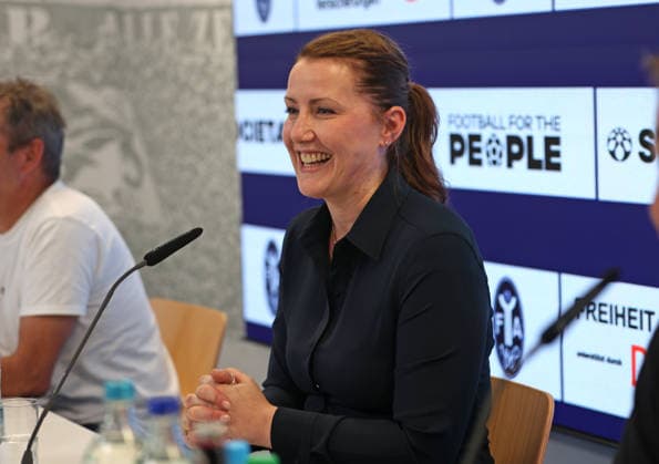 Fussball, Herren, Regionalliga Bayern, Saison 2026 2027, TSV 1860 München Vorstellung des neuen Hauptsponsors der TSV München von 1860 Spielbetriebs-GmbH, TSV 1860 München, hier im Bild Tamara Pagel (Vorstandsvorsitzende der Dialog Versicherung) *** Soccer, Men s, Bavarian Regional League, 2026–2027 Season, TSV 1860 Munich: Introduction of the new main sponsor of TSV München von 1860 Spielbetriebs GmbH, TSV 1860 Munich; pictured here is Tamara Pagel, CEO of Dialog Versicherung