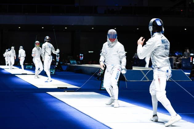 CHINA, HONG KONG - JULY 30, 2026: Athletes Dmitry Nasonov of Russia and Adham Moataz (L-R front) of Egypt fight in their team sabre bout during the 2026 Kerry Fencing World Championships 2026 Fencing World Championships In Hong Kong  - ZUMAt113 20260730_zaa_t113_045 Copyright: xMikhailxSinitsynx