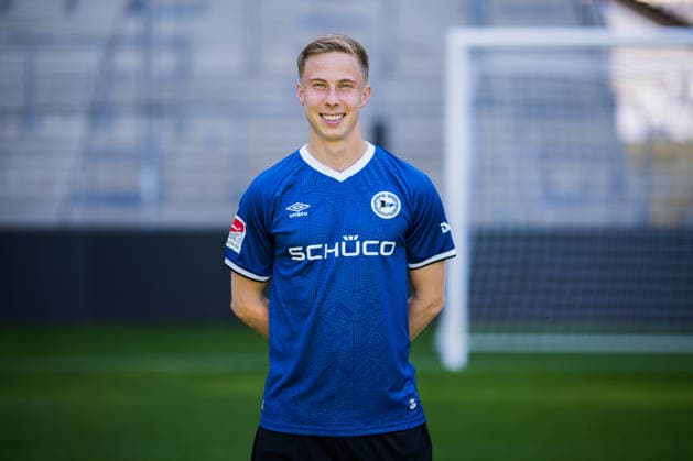 Sam Schreck; DSC Arminia Bielefeld; 2. BL, Porträttermin 2026 2027. Bielefeld Nordrhein-Westfalen Deutschland Schüco Arena *** Sam Schreck, DSC Arminia Bielefeld 2 (2nd Bundesliga), Photo Shoot 2026–2027, Bielefeld, North Rhine-Westphalia, Germany, Schüco Arena