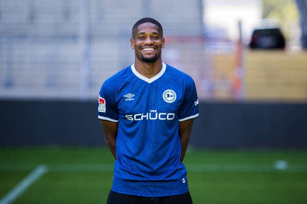 Isaiah Young; DSC Arminia Bielefeld; 2. BL, Porträttermin 2026 2027. Bielefeld Nordrhein-Westfalen Deutschland Schüco Arena *** Isaiah Young, DSC Arminia Bielefeld 2 (2nd Bundesliga), Photo Shoot 2026–2027, Bielefeld, North Rhine-Westphalia, Germany, Schüco Arena
