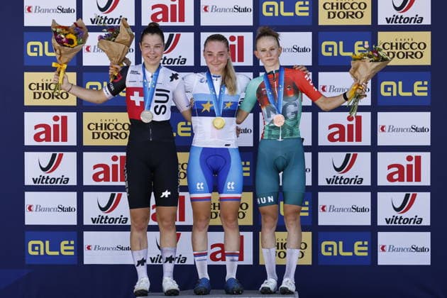 30.07.2026, Monteceneri, Monte Ceneri, 2026 UEC MTB European Championship, EM, Europameisterschaft XCC Women Junior s Final (cross country short track), Shana Huber 20 (SUI), 2nd place and silver medal, Barbora Bukovska 2 (CZE), 1st place, European Champion and gold medal, Nikoletta Bettina Kiss 9 (HUN), 3rd place and bronze medal Monteceneri Monte Ceneri Ticino Switzerland *** July 30, 2026, Monteceneri, Monte Ceneri, 2026 UEC MTB European Championship XCC Women s Junior Final, cross-country short track, Shana Huber 20 SUI, 2nd place and silver medal; Barbora Bukovska 2 CZE, 1st place, European Champion, and gold medal; Nikoletta Bettina Kiss 9 HUN, 3rd place and bronze medal; Monteceneri, Monte Ceneri, Ticino, Switzerland Copyright: xJustPictures.ch FrancescoxMinghettix jp-en-FrMi-_NG_0665