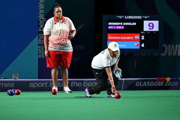COM26 BOWLS, Elizabeth Moceiwai of Fiji bowls as and Milika Nathan of Tonga looks on during the Women™s Singles Sectional Play between Fiji and Tonga at the Glasgow 2026 Commonwealth Games at SEC Centre Hall 3 in Glasgow, Scotland, Thursday, July 30, 2026. ( NO ARCHIVING, EDITORIAL USE ONLY Glasgow United Kingdom  Copyright: xLUKASxCOCHx 20260730138908793640