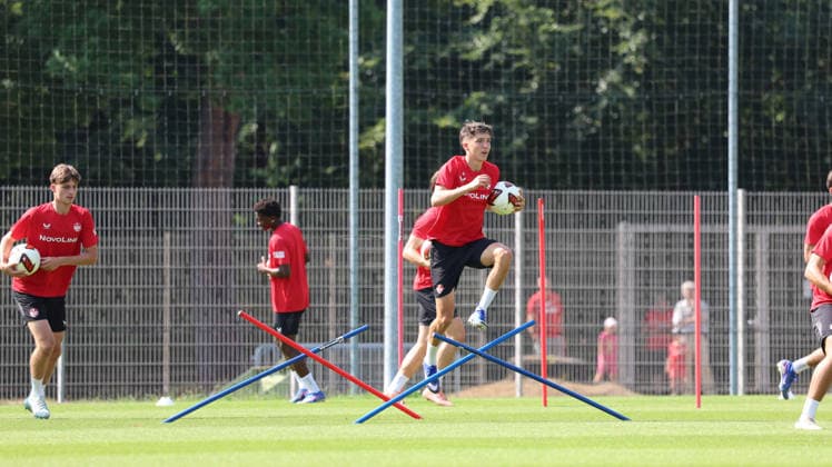 30.07.2026, xrekx, Fussball 2.Bundesliga, 1.FC Kaiserslautern - Training v.l. Owen Gibs (1.FC Kaiserslautern) (DFL DFB REGULATIONS PROHIBIT ANY USE OF PHOTOGRAPHS as IMAGE SEQUENCES and or QUASI-VIDEO) Kaiserslautern *** July 30, 2026, xrekx, Soccer 2. Bundesliga, 1 FC Kaiserslautern Training by Owen Gibs 1 FC Kaiserslautern DFL DFB REGULATIONS PROHIBIT ANY USE OF PHOTOGRAPHS as IMAGE SEQUENCES and or QUASI-VIDEO Kaiserslautern