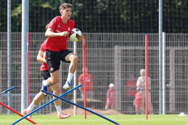 30.07.2026, xrekx, Fussball 2.Bundesliga, 1.FC Kaiserslautern - Training v.l. Owen Gibs (1.FC Kaiserslautern) (DFL DFB REGULATIONS PROHIBIT ANY USE OF PHOTOGRAPHS as IMAGE SEQUENCES and or QUASI-VIDEO) Kaiserslautern *** July 30, 2026, xrekx, Soccer 2. Bundesliga, 1 FC Kaiserslautern Training by Owen Gibs 1 FC Kaiserslautern DFL DFB REGULATIONS PROHIBIT ANY USE OF PHOTOGRAPHS as IMAGE SEQUENCES and or QUASI-VIDEO Kaiserslautern