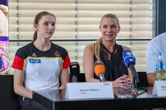 Frankfurt am Main, July 30, 2026: Helena Ripken (VfL Zehlendorf) and Magdalena Brzeska (offizielle Repräsentantin der WM, Darstellerin der WM-Show) during a media day from Deutscher Turner-Bund (DTB) ahead of the Rhythmic gymnastics, Rhythmische Sportgymnastik, RSG World Championships at Festhalle Frankfurt (Aug. 12 16.2026) *** Frankfurt am Main, July 30, 2026 Helena Ripken of VfL Zehlendorf and Magdalena Brzeska, official representative of the World Championships, performer in the World Championships show during a media day hosted by the German Gymnastics Federation (DTB) ahead of the Rhythmic Gymnastics World Championships at the Festhalle Frankfurt, August 12–16, 2026 Copyright: HMBxMedia JoaquimxFerreira