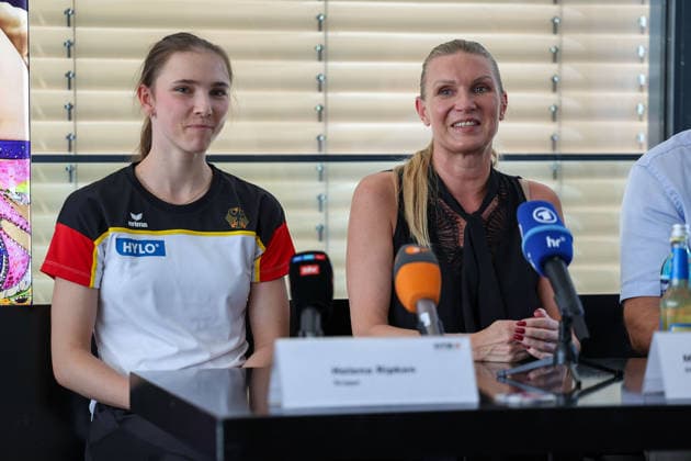 Frankfurt am Main, July 30, 2026: Helena Ripken (VfL Zehlendorf) and Magdalena Brzeska (offizielle Repräsentantin der WM, Darstellerin der WM-Show) during a media day from Deutscher Turner-Bund (DTB) ahead of the Rhythmic gymnastics, Rhythmische Sportgymnastik, RSG World Championships at Festhalle Frankfurt (Aug. 12 16.2026) *** Frankfurt am Main, July 30, 2026 Helena Ripken of VfL Zehlendorf and Magdalena Brzeska, official representative of the World Championships, performer in the World Championships show during a media day hosted by the German Gymnastics Federation (DTB) ahead of the Rhythmic Gymnastics World Championships at the Festhalle Frankfurt, August 12–16, 2026 Copyright: HMBxMedia JoaquimxFerreira