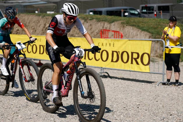 30.07.2026, Monteceneri, Monte Ceneri, 2026 UEC MTB European Championship, EM, Europameisterschaft XCC Women Junior s Final (cross country short track), Shana Huber 20 (SUI) and Nikoletta Bettina Kiss 9 (HUN) Monteceneri Monte Ceneri Ticino Switzerland *** July 30, 2026, Monteceneri, Monte Ceneri, 2026 UEC MTB European Championship XCC Women s Junior Final (cross-country short track), Shana Huber (20, SUI) and Nikoletta Bettina Kiss (9, HUN), Monteceneri, Monte Ceneri, Ticino, Switzerland Copyright: xJustPictures.ch FrancescoxMinghettix jp-en-FrMi-_NG_0474