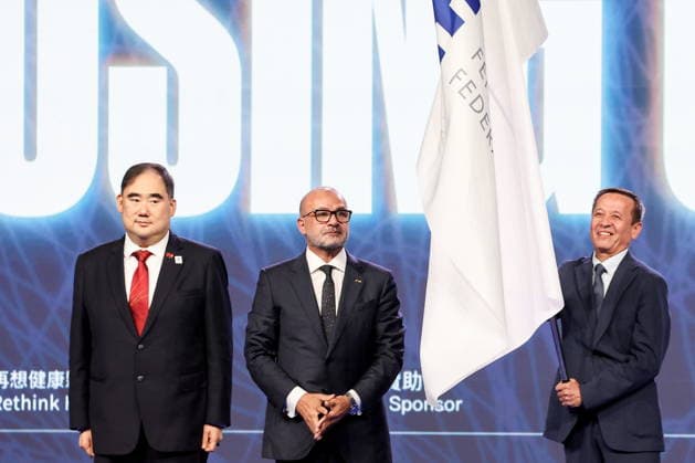 CHINA, HONG KONG - JULY 30, 2026: Abdelmoneim El-Husseiny (C), Interim President of the International Fencing Federation (FIE), attends a ceremony to hand its flag to Uzbekistan during the 2026 Kerry Fencing World Championships 2026 Fencing World Championships In Hong Kong  - ZUMAt113 20260730_zaa_t113_186 Copyright: xMikhailxSinitsynx