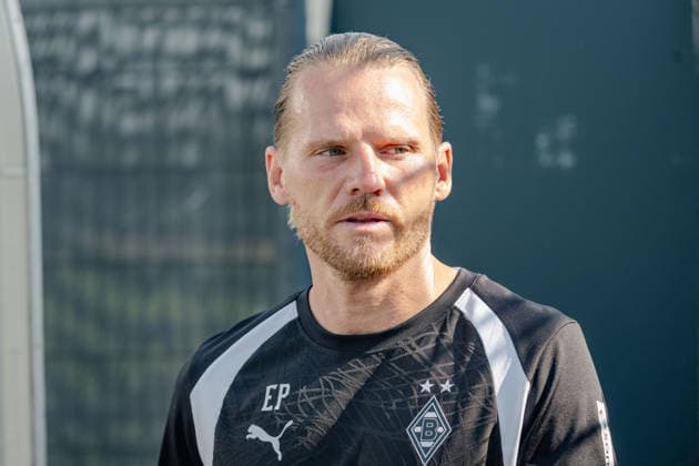 Eugen Polanski (Borussia Moenchengladbach, Trainer) auf dem Weg zum Trainingsplatz. Oeffentliches Training Borussia Moenchengladbach auf dem Trainingsgelaende am ista-Borussia Park, 1. Bundesliga, Fussball, Saison 2026 2027, 30.07.2026 oeffentliches Training Borussia Moenchengladbach, 1. Bundesliga, Saison 2026 2027, 30.07.2026 Moenchengladbach *** Eugen Polanski, Borussia Mönchengladbach, coach on his way to the training field. Public training session for Borussia Mönchengladbach at the ista Borussia Park training facility, Bundesliga 1, soccer, 2026–2027 season, July 30, 2026: Borussia Mönchengladbach open training session, Bundesliga 1, 2026–2027 season, July 30, 2026, Mönchengladbach Copyright: xEibner-Pressefoto ThomasxHaeslerx EP_THR