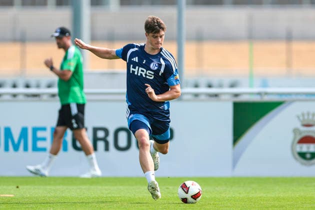 30.07.2026, Fussball, Training des FC Schalke 04. Dylan Leonard (FC Schalke 04). Gelsenkirchen Trainingsgelände FC Schalke 04 NRW Deutschland xRHR-FOTO YYx *** July 30, 2026, Soccer, FC Schalke 04 Training Dylan Leonard FC Schalke 04 Gelsenkirchen FC Schalke 04 Training Facility NRW Germany xRHR PHOTO YYx Copyright: RHR-FOTOx RHR-FOTO YY
