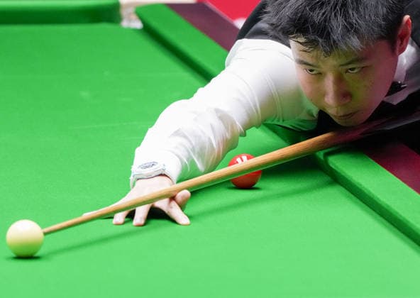 (260730) -- SHANGHAI, July 30, 2026 -- Zhao Xintong competes during the quarterfinal match between Zhao Xintong of China and Neil Robertson of Australia at the World Snooker Shanghai Masters 2026 in Shanghai, east China, July 30, 2026. ) (SP)CHINA-SHANGHAI-SNOOKER-SHANGHAI MASTERS 2026-QUARTERFINALS (CN) DingxTing 