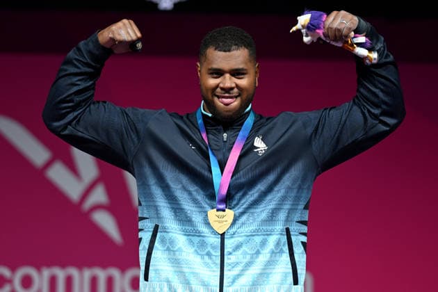 COM26 WEIGHTLIFTING, Taniela Tuisuva Rainibogi of Fiji is presented the Gold medal during the medal ceremony for the Men™s 110kg Weightlifting during the Glasgow 2026 Commonwealth Games at the SEC Armadillo in Glasgow, Scotland, Thursday, July 30, 2026. ( NO ARCHIVING, EDITORIAL USE ONLY Glasgow Scotland United Kingdom  Copyright: xLUKASxCOCHx 20260730130863415585