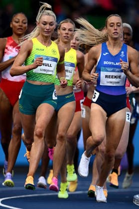 COM26 ATHLETICS, Jess Hull (left) and Abby Caldwell of Australia compete in the Women s One Mile Heats of the Glasgow 2026 Commonwealth Games at EDF Scotstoun Stadium in Glasgow, Scotland, Thursday, July 30, 2026. ( NO ARCHIVING, EDITORIAL USE ONLY Glasgow Scotland United Kingdom  Copyright: xJOELxCARRETTx 20260730125127274993