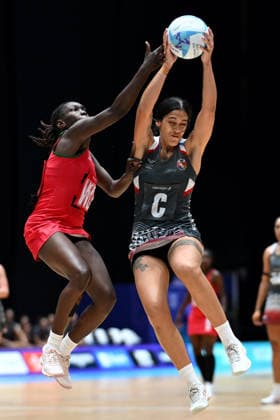 COM26 NETBALL, Huilita Veve of Tonga competes with Martha Dambo of Malawi during the Preliminary Round Pool A netball match beteen Malawi and Tonga at the Glasgow 2026 Commonwealth Games at The Hydro in Glasgow, Scotland, Thursday, July 30, 2026. ( NO ARCHIVING, EDITORIAL USE ONLY Glasgow United Kingdom  Copyright: xLUKASxCOCHx 20260730177164030768