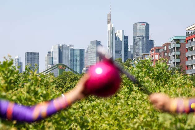Sport Bilder des Tages Frankfurt am Main, July 30, 2026: symbolic photo of gymnastics, Frankfurt Skyline during a media day from Deutscher Turner-Bund (DTB) ahead of the Rhythmic gymnastics, Rhythmische Sportgymnastik, RSG World Championships at Festhalle Frankfurt (Aug. 12 16.2026) *** Frankfurt am Main, July 30, 2026: A symbolic photo of gymnastics and the Frankfurt skyline taken during a media day hosted by the German Gymnastics Federation (DTB) ahead of the Rhythmic Gymnastics World Championships at the Festhalle Frankfurt, August 12–16, 2026 Copyright: HMBxMedia JoaquimxFerreira