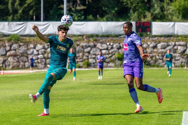 SOCCER - Augsburg vs Bournemouth, test match SAALFELDEN AM STEINERNEN MEER,AUSTRIA,30.JUL.26 - SOCCER - 1. DFL, 1. Deutsche Bundesliga, Premier League, FC Augsburg vs AFC Bournemouth, test match. Image shows Rodrigo Ribeiro (Augsburg) and Bafode Diakite (Bournemouth).  GEPAxpictures xWolfgangxKofler