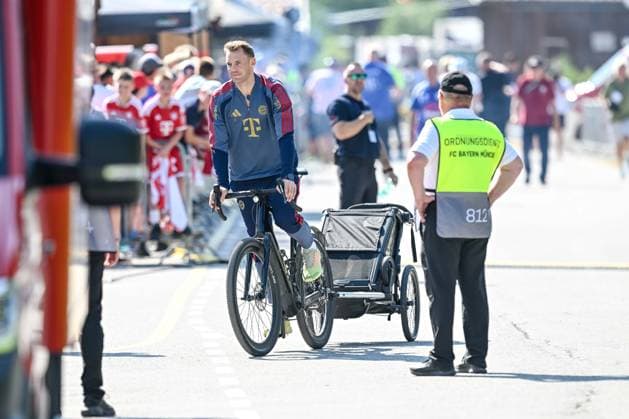 Rottach - Egern, Deutschland, 30.07.26: Torwart Manuel Neuer (FC Bayern München) Schaut, auf dem Fahrrad waehrend des Friedly Match Spiels zwischen dem FC Rottach - Egern vs FC Bayern München im Stadion am Birkenmoos am 30. Juli 2026 in Rottach - Egern, Deutschland. (Foto von Harry Langer DeFodi Images) Rottach - Egern, Germany, 30.07.26: Torwart Manuel Neuer (FC Bayern München) Looks on during the Friedly Match match between FC Rottach - Egern vs FC Bayern München at Stadion am Birkenmoos on July 30, 2026 in Rottach - Egern, Germany. (Photo by Harry Langer DeFodi Images) DFB DFL REGULATIONS PROHIBIT ANY USE OF PHOTOGRAPHS AS IMAGE SEQUENCES AND OR QUASI-VIDEO. (Photo by Harry Langer DeFodi Images) DFB DFL REGULATIONS PROHIBIT ANY USE OF PHOTOGRAPHS AS IMAGE SEQUENCES AND OR QUASI-VIDEO. - *** Rottach Egern, Germany, July 30, 2026: Goalkeeper Manuel Neuer of FC Bayern Munich looks on while riding a bicycle during the friendly match between FC Rottach Egern and FC Bayern Munich at the Stadion am Birkenmoos on July 30, 2026, in Rottach Egern, Germany. Photo by Harry Langer, DeFodi Images. Rottach Egern, Germany, July 30, 2026. Goalkeeper Manuel Neuer of FC Bayern Munich looks on during the friendly match between FC Rottach Egern and FC Bayern Munich at Stadion am Birkenmoos on July 30, 2026 in Rottach Egern, Germany. Photo by Harry Langer, DeFodi Images. DFB and DFL regulations prohibit any use of photographs as image sequences and or quasi-video. Photo by Harry Langer, DeFodi Images. DFB and DFL regulations prohibit any use of photographs as imSEQUENCES AND OR QUASI-VIDEO