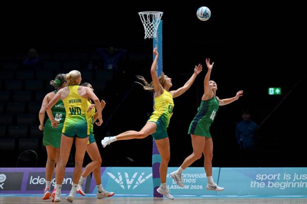 COM26 NETBALL, Sarah Klau of Australia competes for the ball with Emma Magee of Northern Ireland during the Preliminary Round Pool A netball match between Australia and Northern Ireland at the Glasgow 2026 Commonwealth Games at The Hydro in Glasgow, Scotland, Thursday, July 30, 2026. ( NO ARCHIVING, EDITORIAL USE ONLY Glasgow United Kingdom  Copyright: xLUKASxCOCHx 20260731160454140604