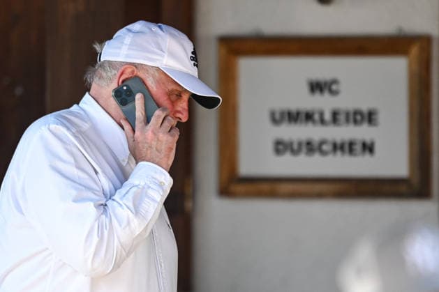 Rottach - Egern, Deutschland, 30.07.26: Uli Hoeneß (FC Bayern München) Schaut waehrend des Friedly Match Spiels zwischen dem FC Rottach - Egern vs FC Bayern München im Stadion am Birkenmoos am 30. Juli 2026 in Rottach - Egern, Deutschland. (Foto von Harry Langer DeFodi Images) Rottach - Egern, Germany, 30.07.26: Uli Hoeneß (FC Bayern München) Looks on during the Friedly Match match between FC Rottach - Egern vs FC Bayern München at Stadion am Birkenmoos on July 30, 2026 in Rottach - Egern, Germany. (Photo by Harry Langer DeFodi Images) DFB DFL REGULATIONS PROHIBIT ANY USE OF PHOTOGRAPHS AS IMAGE SEQUENCES AND OR QUASI-VIDEO. (Photo by Harry Langer DeFodi Images) DFB DFL REGULATIONS PROHIBIT ANY USE OF PHOTOGRAPHS AS IMAGE SEQUENCES AND OR QUASI-VIDEO. - *** Rottach Egern, Germany, July 30, 2026: Uli Hoeneß of FC Bayern Munich watches during the friendly match between FC Rottach Egern and FC Bayern Munich at the Birkenmoos Stadium on July 30, 2026, in Rottach Egern, Germany. Photo by Harry Langer, DeFodi Images. Rottach Egern, Germany, July 30, 2026. Uli Hoeneß of FC Bayern Munich looks on during the friendly match between FC Rottach Egern and FC Bayern Munich at Stadion am Birkenmoos on July 30, 2026 in Rottach Egern, Germany. Photo by Harry Langer, DeFodi Images. DFB and DFL regulations prohibit any use of photographs as image sequences and or quasi-video. Photo by Harry Langer, DeFodi Images. DFB and DFL regulations prohibit any use of photographs as imSEQUENCES AND OR QUASI-VIDEO