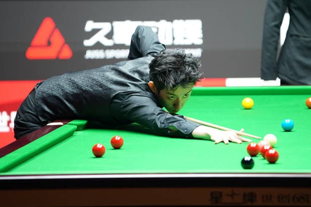 SHANGHAI, CHINA - JULY 30: Wu Yize of China plays a shot in the Quarterfinal match against Shaun Murphy of England on Day 4 of the 2026 Snooker Shanghai Masters at Luwan Gymnasium on July 30, 2026 in Shanghai, China.  Copyright: xTaixChengzhex 111657297506