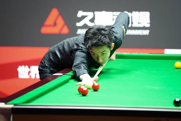 SHANGHAI, CHINA - JULY 30: Wu Yize of China plays a shot in the Quarterfinal match against Shaun Murphy of England on Day 4 of the 2026 Snooker Shanghai Masters at Luwan Gymnasium on July 30, 2026 in Shanghai, China.  Copyright: xTaixChengzhex 111657297509