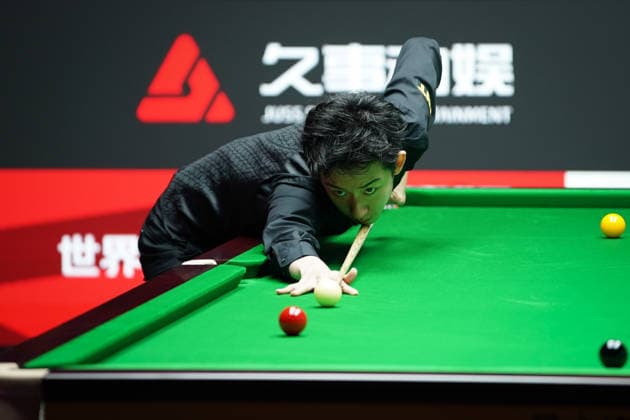 SHANGHAI, CHINA - JULY 30: Wu Yize of China plays a shot in the Quarterfinal match against Shaun Murphy of England on Day 4 of the 2026 Snooker Shanghai Masters at Luwan Gymnasium on July 30, 2026 in Shanghai, China.  Copyright: xTaixChengzhex 111657297511