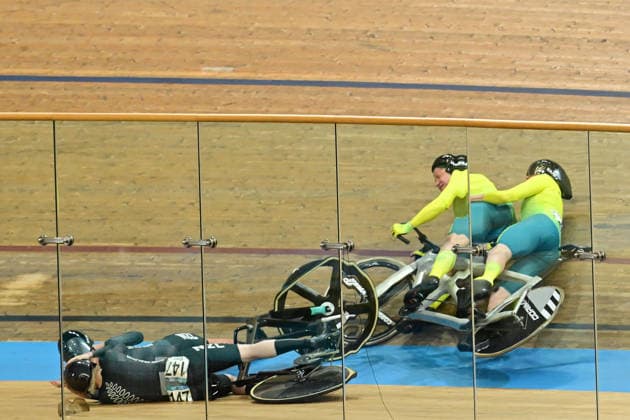 COM26 Track cycling, Rad, Radsport, Bahnrad, Bahn Jessie Hodges (pilot) and Emma Foy of New Zealand compete against Jacqueline Mengler-Mohr (pilot) and Jessica Gallagher of Australia following a crash during the Women s Tandem B Sprint Finals of the Glasgow 2026 Commonwealth Games at the Sir Chris Hoy Velodrome in Glasgow, Scotland, Thursday, July 30, 2026. ( NO ARCHIVING, EDITORIAL USE ONLY Glasgow United Kingdom  Copyright: xDEANxLEWINSx 20260731167148691468