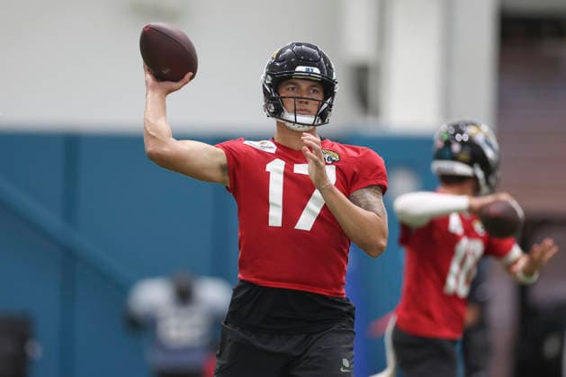 JACKSONVILLE, FL - JULY 30: Jacksonville Jaguars quarterback Joey Aguilar (17) throws a pass during training camp on July 30, 2026 at the Miller Electric Center in Jacksonville, Fl. (Photo by David Rosenblum Icon Sportswire) NFL, American Football Herren, USA JUL 30 Jaguars Training Camp EDITORIAL USE ONLY Icon260730225857