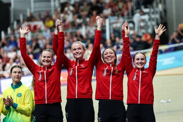 Glasgow 2026 Commonwealth Games Picture by Alex Whitehead SWpix.com - 30 07 2026 - Glasgow 2026 Commonwealth Games - Track cycling, Rad, Radsport, Bahnrad, Bahn and Para Track Cycling - Sir Chris Hoy Velodrome, Glasgow, Scotland - Women s 4000m Team Pursuit - Podium - Jessica Robert, Ciara Oliva, Anna Morris, Megan Barker of Wales on the podium before receiving the Commonwealth Bronze Medal Glasgow Sir Chris Hoy Velodrome Scotland Copyright: x xSWpix.comx(t axPhotographyxHubxLtd)xAlexxWhitehead SWpix.comx SWP-3030-16144