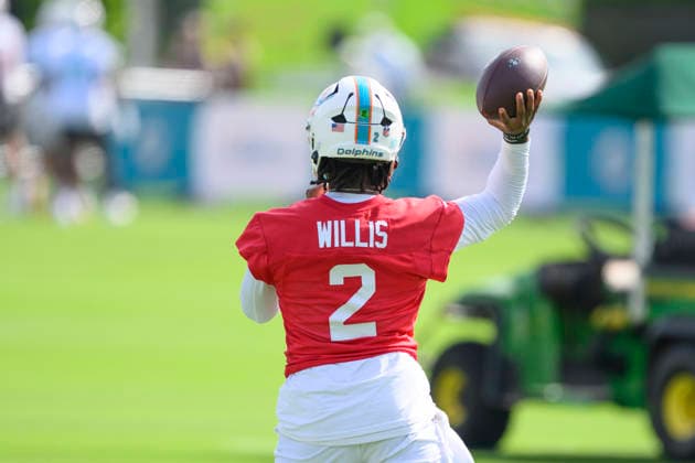 MIAMI GARDENS, FL - JULY 30: Miami Dolphins quarterback Malik Willis (2) throws the ball during the Miami Dolphins Training Camp on July 30, 2026, at the Baptist Health Training Complex in Miami Gardens, FL. (Photo by Doug Murray Icon Sportswire) NFL, American Football Herren, USA JUL 30 Dolphins Training Camp EDITORIAL USE ONLY Icon796260730012