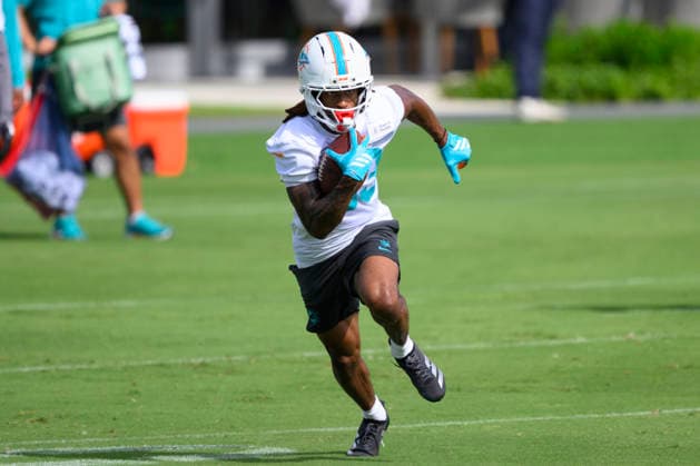 MIAMI GARDENS, FL - JULY 30: Miami Dolphins wide receiver Kevin Coleman Jr. (83) runs with the ball during the Miami Dolphins Training Camp on July 30, 2026, at the Baptist Health Training Complex in Miami Gardens, FL. (Photo by Doug Murray Icon Sportswire) NFL, American Football Herren, USA JUL 30 Dolphins Training Camp EDITORIAL USE ONLY Icon796260730034
