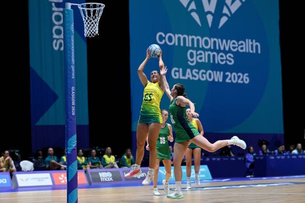 COM26 NETBALL, Cara Koenen of Australia competes with Lauren Walshe of Northern Ireland during the Preliminary Round Pool A netball match between Australia and Northern Ireland at the Glasgow 2026 Commonwealth Games at The Hydro in Glasgow, Scotland, Thursday, July 30, 2026. ( NO ARCHIVING, EDITORIAL USE ONLY Glasgow United Kingdom  Copyright: xLUKASxCOCHx 20260731156077956709