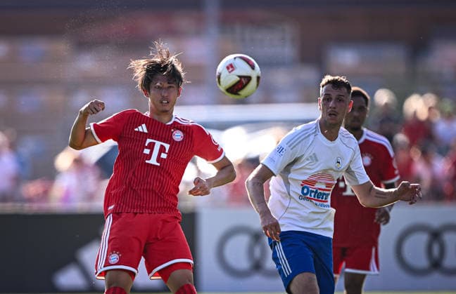 Fussball 1. Bundesliga 2026 2027 Testspiel FC Rottach-Egern - FC Bayern Muenchen 30.07.2026 Hiroki Ito (li, FC Bayern Muenchen) gegen Sebastian Brezina (re, FC Rottach-Egern) *** Soccer, Bundesliga 1, 2026–2027, Friendly Match: FC Rottach Egern vs. FC Bayern Munich, July 30, 2026. Hiroki Ito (left), FC Bayern Munich, vs. Sebastian Brezina (right), FC Rottach Egern