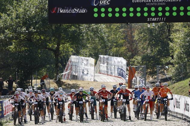 30.07.2026, Monteceneri, Monte Ceneri, 2026 UEC MTB European Championship, EM, Europameisterschaft XCC Women U23 s Final (cross country short track) Elina Benoit 6 (SUI), Monique Halter 4 (SUI), Fiona Schibler 1 (SUI), Marta Cano Espinosa 34 (ESP), Katrin Embacher 2 (AUT), Lisa Kristine Jorde 3 (NOR), Natalia Grzegorzewska 7 (POL) and Bloeme Kalis 8 (NED) sharing the first row at the green lights Monteceneri Monte Ceneri Ticino Switzerland *** July 30, 2026, Monteceneri, Monte Ceneri, 2026 UEC MTB European Championship XCC Women U23 Final—Cross-Country Short Track: Elina Benoit 6 SUI, Monique Halter 4 SUI, Fiona Schibler 1 SUI, Marta Cano Espinosa 34 ESP, Katrin Embacher 2 AUT, Lisa Kristine Jorde 3 NOR, Natalia Grzegorzewska 7 POL, and Bloeme Kalis 8 NED sharing the front row at the green lights in Monteceneri, Monte Ceneri, Ticino, Switzerland Copyright: xJustPictures.ch FrancescoxMinghettix jp-en-FrMi-_NG_1287
