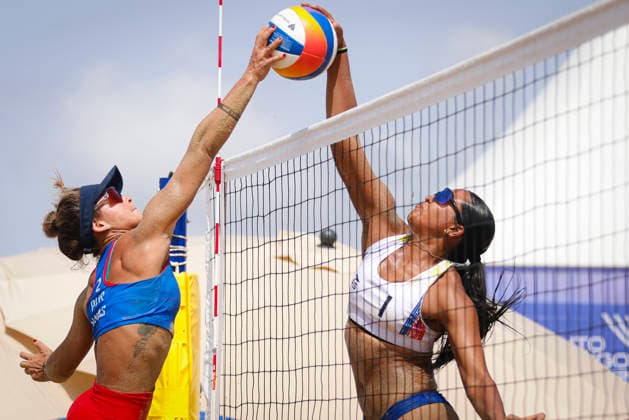 Sport Bilder des Tages 2026 Santo Domingo Central American And Caribbean Games: Women s Team Quarterfinals Allanis Navas ( 2) of Puerto Rico and Valeria Moreno ( 1) of Venezuela play during the women s volleyball quarterfinals match between Puerto Rico and Venezuela at the 2026 Central American and Caribbean Games at the Sports Malecon Park in Santo Domingo, Dominican Republic, on July 30, 2026. Santo Domingo Dominican Republic  Copyright: xEdgardoxMedinax originalFilename:medinamillan-notitle260730_npDpz.jpg