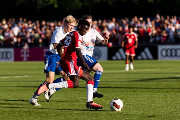 ROTTACH-EGERN, GERMANY - JULY 30: Bara Ndiaye (FC Bayern Muenchen, 39) controls the ball during a friendly game between FC Rottach-Egern vs. FC Bayern Muenchen at summer trainings camp of season 2026 27 of FC Bayern Muenchen in Rottach-Egern at Stadion am Birkenmoos on July 30, 2026 in Rottach-Egern, Germany. Bavaria Germany Copyright: xSteffiexWunderlx