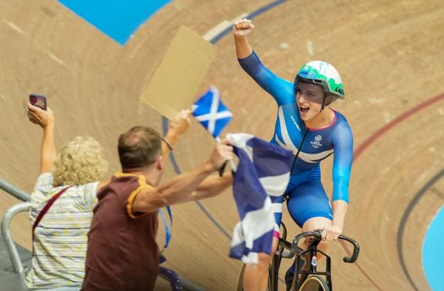 Lauren Bell of Scotland celebrates after winning bronze medals with team mates Maddy Silcock & Iona Margaret Moir in the Women s Team Sprint Finals. Glasgow 2026 Commonwealth Games, Day Eight, Glasgow, Scotland, UK - 30 Jul 2026Glasgow Scotland United Kingdom  Copyright: xStuartxWallace Shutterstockx 17016079ac