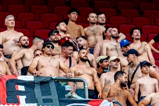 Sport Bilder des Tages AMSTERDAM - Supporters of FK Vojvodina during the Conference League match between AFC Ajax and FK Vojvodina at the Johan Cruijff ArenA on July 30, 2026 in Amsterdam, the Netherlands. (Photo by DeFodi Images) - *** AMSTERDAM: FK Vojvodina fans during the Conference League match between AFC Ajax and FK Vojvodina at the Johan Cruijff ArenA on July 30, 2026, in Amsterdam, the Netherlands. Photo by DeFodi Images